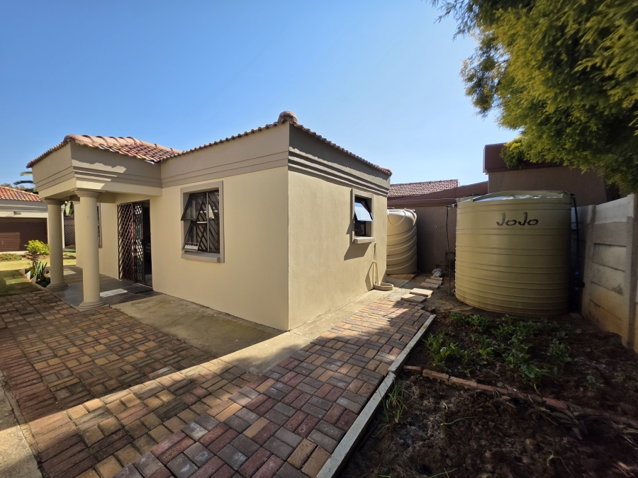 4 Bedroom Property for Sale in Flamingo Park Free State